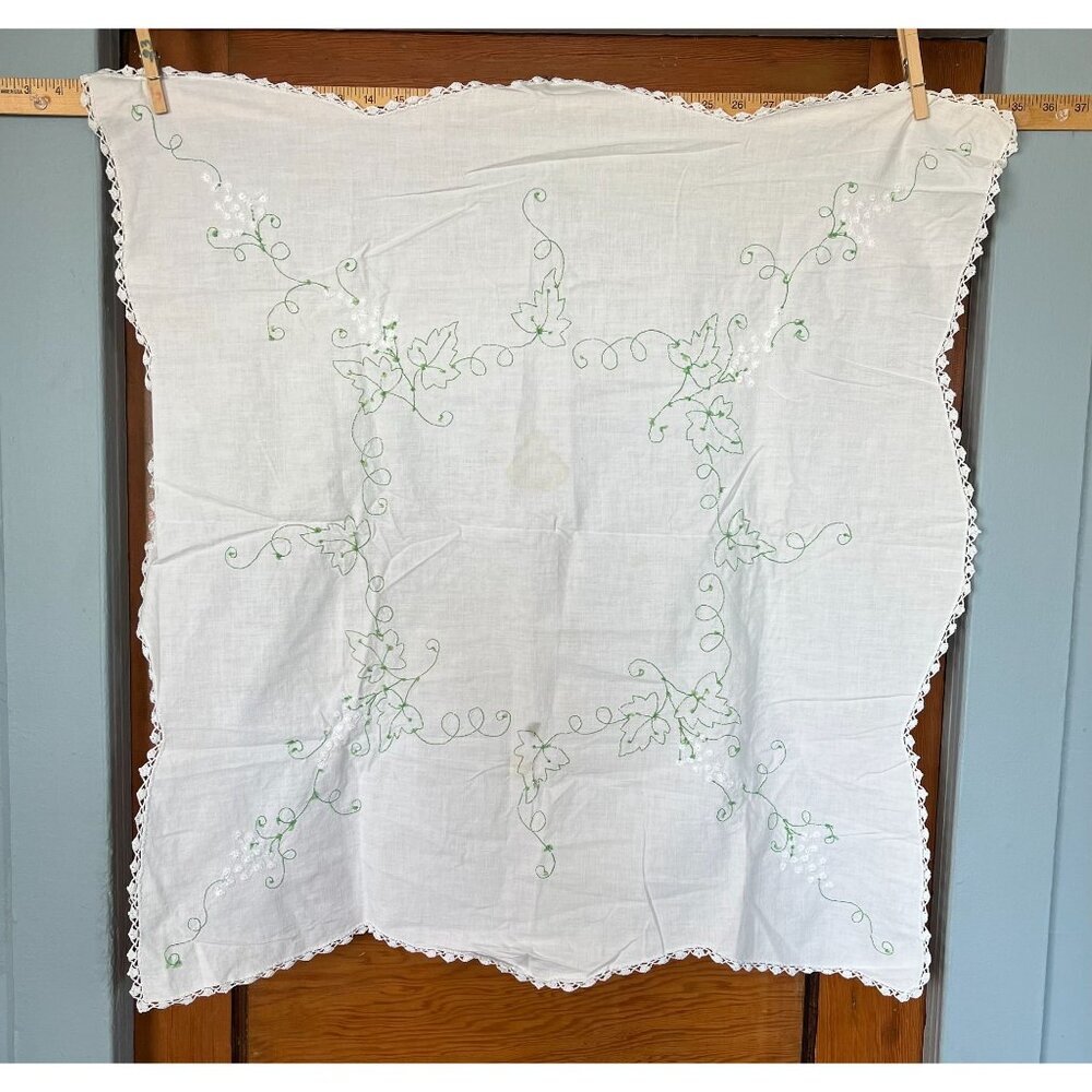 Vintage Embroidered Tablecloth With Leaf & Vine Design 30 x 30 lace edges - Picture 7 of 7